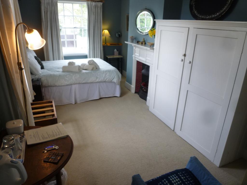 Manor Cottage Bed And Breakfast Windsor Ngoại thất bức ảnh