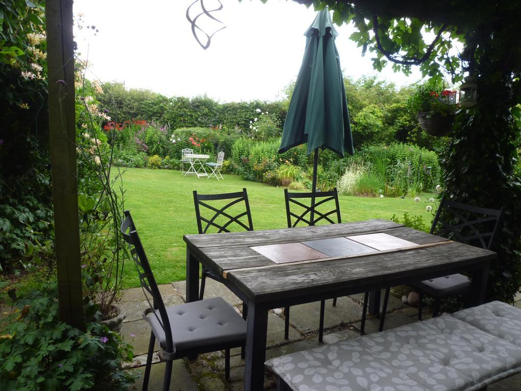 Manor Cottage Bed And Breakfast Windsor Ngoại thất bức ảnh